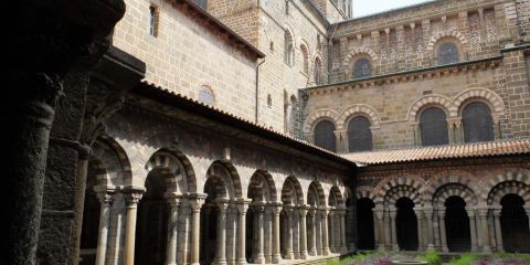 Le cloître de l'Abbaye et....