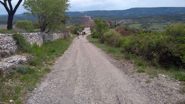 nous arrivons à Simiane-la-Rotonde