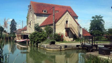 Écluse de Belvoye à Tavaux