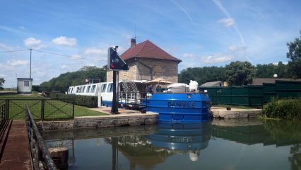 Nous retrouvons la péniche Danièle !