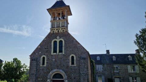 Un curieux clocher-mur