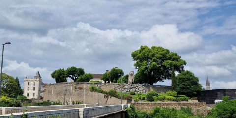 Arrivée sur Nontron et son belvédère