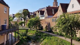 Donauwörth : promenade le long de la Wörnitz et des remparts.